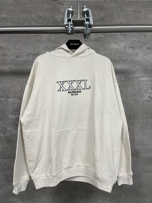 Balenciaga 巴黎世家 Xxxl字母3Xl刺绣logo连帽帽衫卫衣 米杏色 男女同款 尺码：Xs. S. M. L 刺绣：直线挺直，曲线圆顺；针迹整齐，