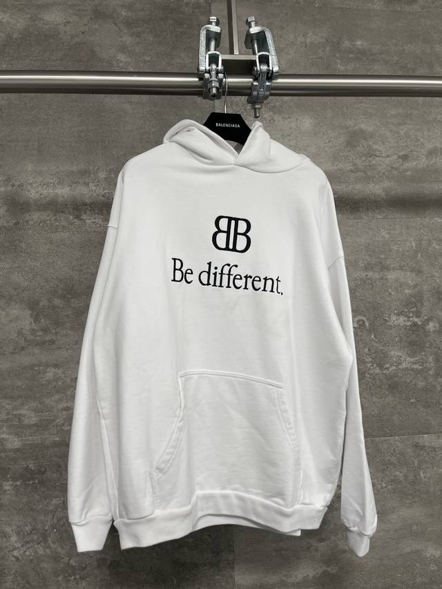 Balenciaga巴黎世家 Be Different系列双b徽标刺绣连帽长袖帽衫卫衣 大白配色 男女同款 尺码表：Xs. S. M. L 印花：印花材料采用安