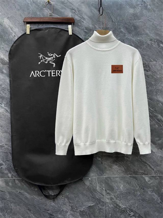 Arcteryx 始祖鸟三标齐全 徽标刺绣款高领毛衣 精品羊毛混纺毛衫 男女同款高端定制臻品系列 隶属品牌高端主线 专利顶级纱线混纺 以创新来阐释常规款式 面料