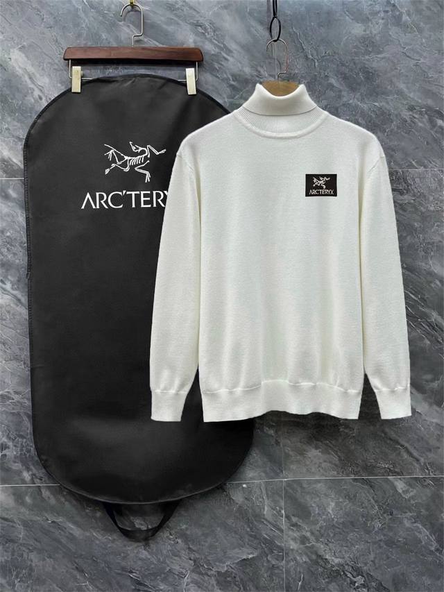 Arcteryx 始祖鸟三标齐全 徽标刺绣款高领毛衣 精品羊毛混纺毛衫 男女同款高端定制臻品系列 隶属品牌高端主线 专利顶级纱线混纺 以创新来阐释常规款式 面料