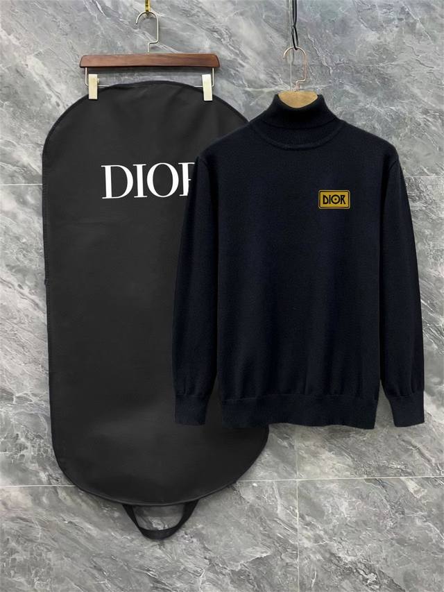 Dior 迪奥三标齐全 徽标刺绣款高领毛衣 精品羊毛混纺毛衫 男女同款高端定制臻品系列 隶属品牌高端主线 专利顶级纱线混纺 以创新来阐释常规款式 面料的配置更是