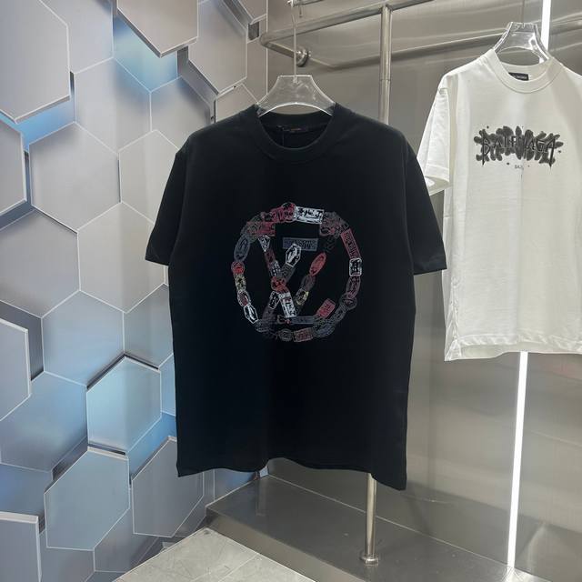 Lv 2024秋冬新款320克短袖t恤 个性印花 男女同款宽松版 S M L Xl Xxl 五个码 黑色 白色