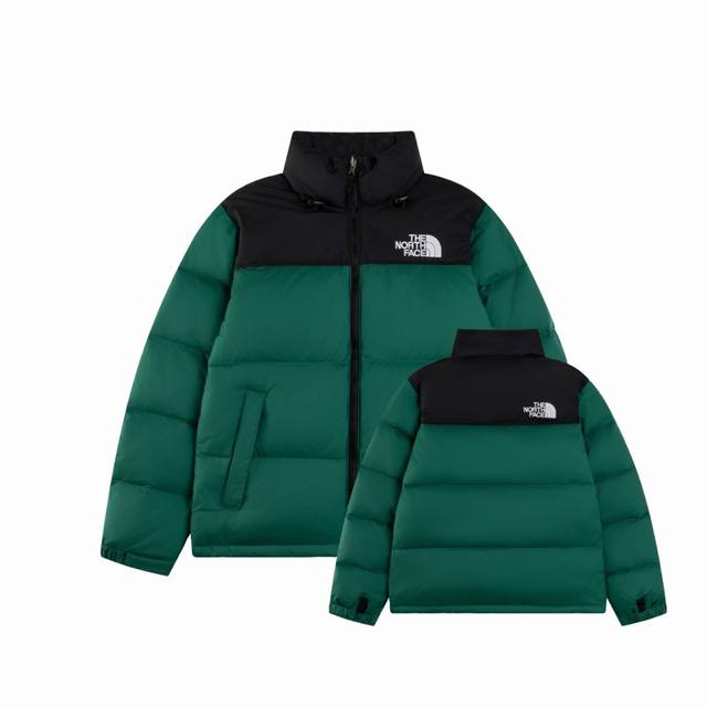 北面1996经典款 The North Face 的字面含义为山的最寒冷、最艰难一面。它也是the North Face 的产品能够发挥功能的地方。The No