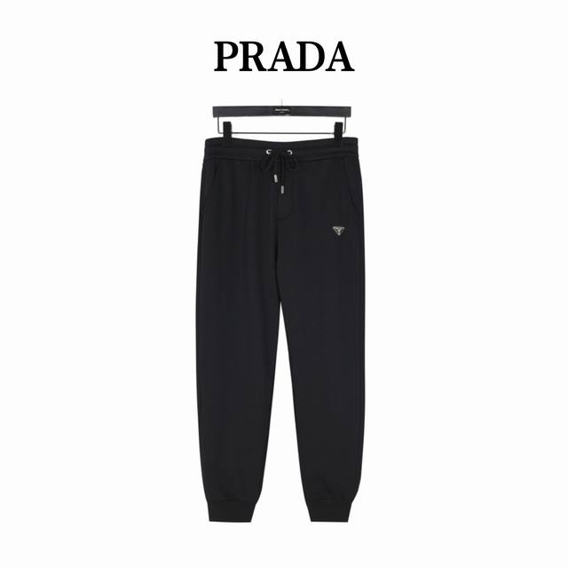 Prada 普拉达 24Fw 金属三角标及后口袋皮牌加绒长裤 精选双股棉纱480G纯棉加绒面料，腰部松紧抽绳，定织螺纹，内里包边， 做工细节都非常不错，定制品牌