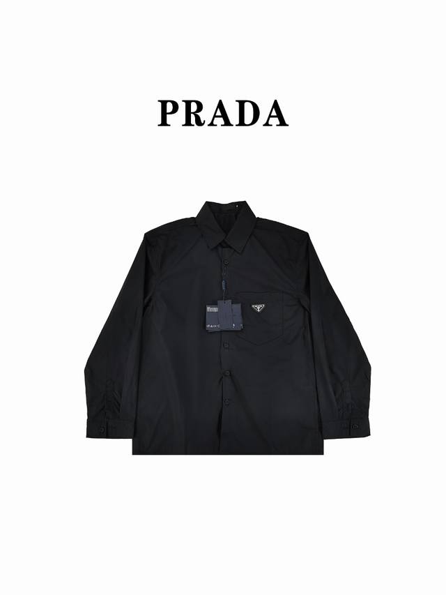 Prada 普拉达prd 24Ss三角标口袋府绸长袖衬衫 原9,900购入，采用70支人丝府绸布，表面做丝光工艺，手感比较光滑。该款采用德国最新埋夹机制做而成，