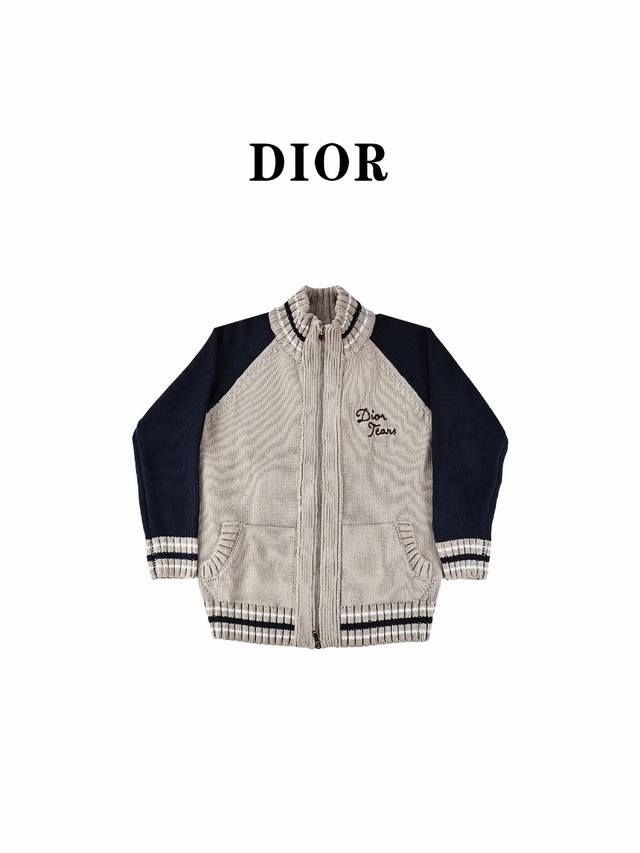 Dior 迪奥cd X Tremaine Emory 胶囊联名系列47刺绣毛巾绣logo拉链开衫毛衣外套 秋冬新款重磅羊毛外套 采用羊毛混纺编织，后背绣花采用进