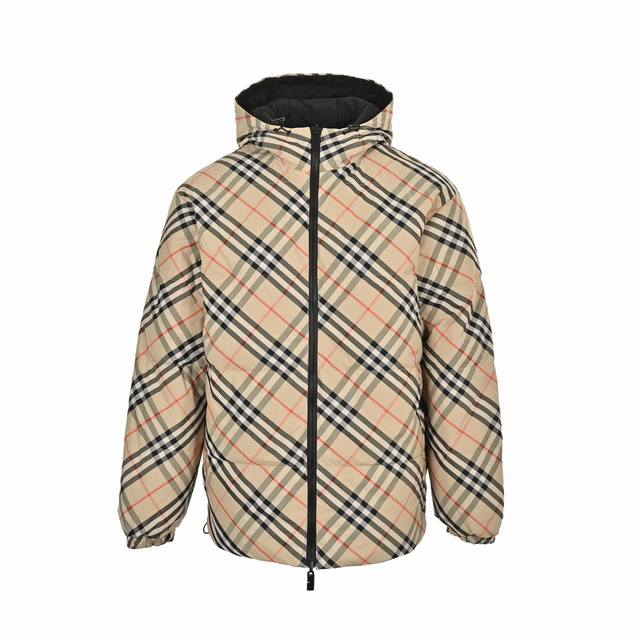 Burberry 巴宝莉 24Fw 斜格纹双面穿羽绒服 双面两穿设计 独特性与实用性：这款羽绒服采用双面两穿设计，一面是经典格纹，另一面则是点缀有品牌马术骑士徽