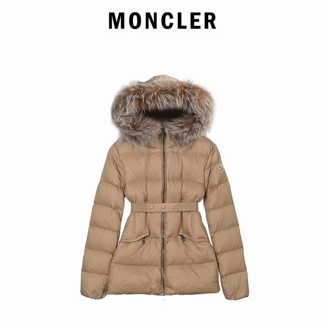 蒙口moncler Hermifur系列短款女款羽绒服 重工艺尼龙羽绒长款羽绒服 连衣风帽搭配可拆卸火狐狐狸真皮草毛领 镀色五金压铸拉链加无形按扣前门襟 搭配原