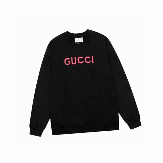 古驰 Gucci 秋冬新品 粉色字母刺绣圆领卫衣，面料采用400克双股大毛圈面料手感非常舒服，胸前万针刺绣logo点缀，时尚又个性超级百搭好看的一款卫衣，男女都