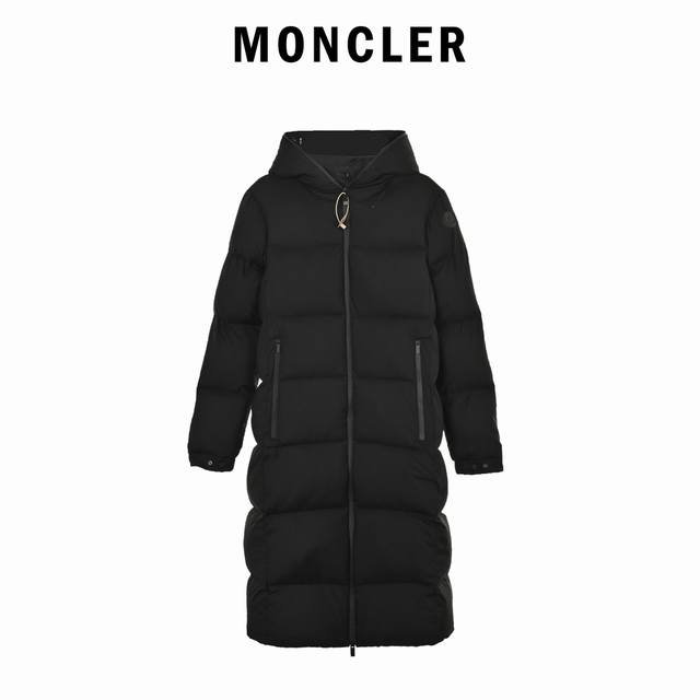 Moncler蒙口24Ss双拉链袖标长款羽绒服 整件羽绒服都没有特别明显的logo，只在臂章的位置有一个硅胶的黑色标，帽子合口处有个亮色的字母logo真真正正的