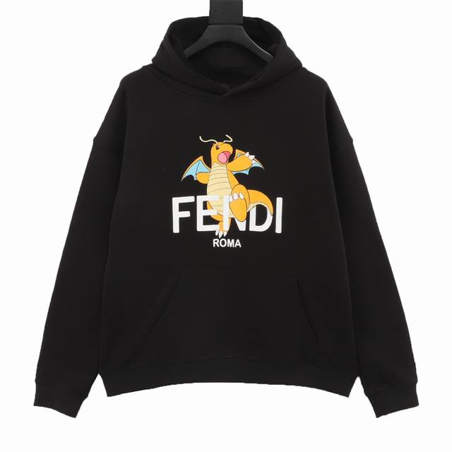 Fendi 芬迪fd X Frgmt × Pokemon 芬迪宝可梦联名款小火龙连帽卫衣 采用 320克活性黑毛圈卫衣料，2*2螺纹，触感柔软舒适，透气性好，绒