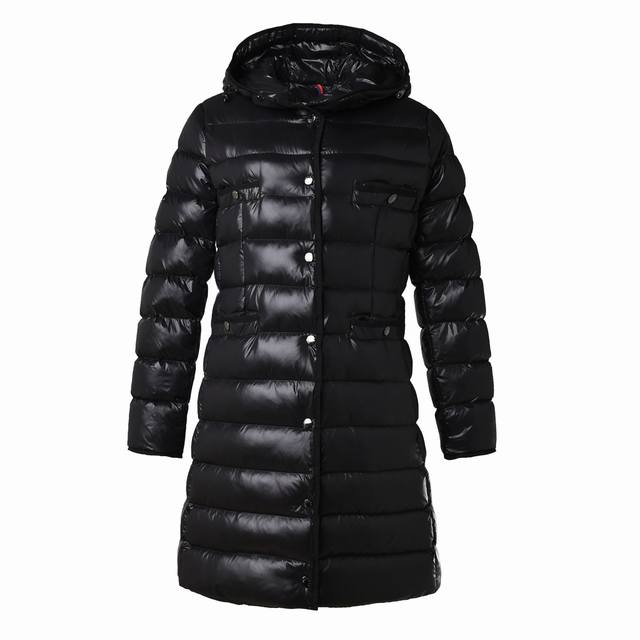 Moncler Hirma 女士长款兜帽羽绒外套. 白鸭绒填充,超轻面料. Hirma 长款羽绒夹克采用longue Saison面料制成，是经典的女士设计单品