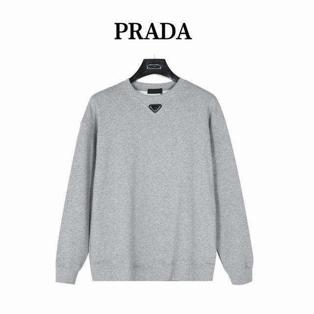 Prada 普拉达 领口三角标镶嵌圆领卫衣 采用400新光全棉卫衣面料，搭配2*2配套螺纹，上身柔软舒适， 采用“三针五线”进口特种机缝制夹弯与侧缝， 采用进口