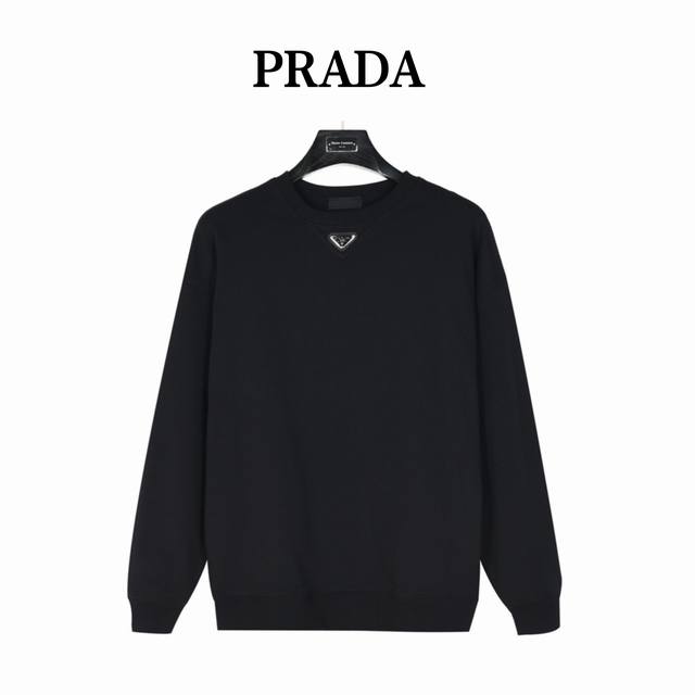 Prada 普拉达 领口三角标镶嵌圆领卫衣 采用400新光全棉卫衣面料，搭配2*2配套螺纹，上身柔软舒适， 采用“三针五线”进口特种机缝制夹弯与侧缝， 采用进口