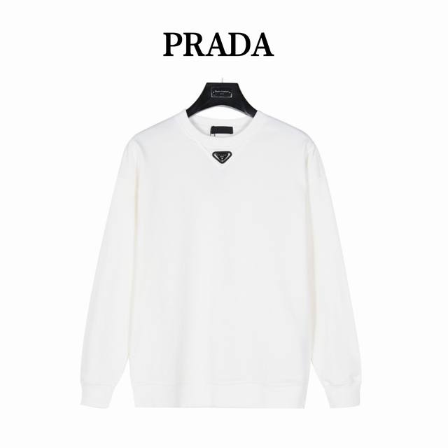 Prada 普拉达 领口三角标镶嵌圆领卫衣 采用400新光全棉卫衣面料，搭配2*2配套螺纹，上身柔软舒适， 采用“三针五线”进口特种机缝制夹弯与侧缝， 采用进口