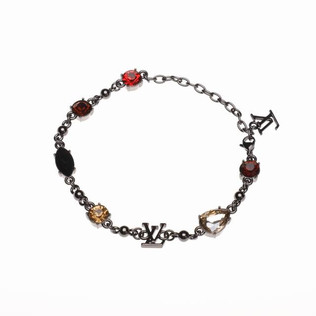 Louis Vuitton Lv Light Bracelet 枪灰色手链m 4A 官网在售价6,400Rmb，Lv Light 手链将硕大的圆形切割锆石镶嵌于