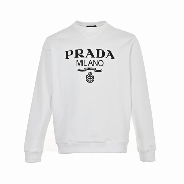 Prada 普拉达 23Fw 刺绣logo圆领卫衣 面料精选100%优质400G纯棉毛圈材质，柔软亲肤，颜色是最最经典的黑白设计，真的很耐看，胸前徽标logo刺