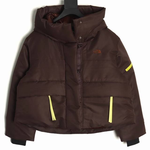 The North Face 北面 Tnf 户外 Ue先锋设计撞色辛芷蕾同款羽绒服 进口barudan 百灵达绣花机定制万针电绣，采用进口7号针，进口绣线，保证