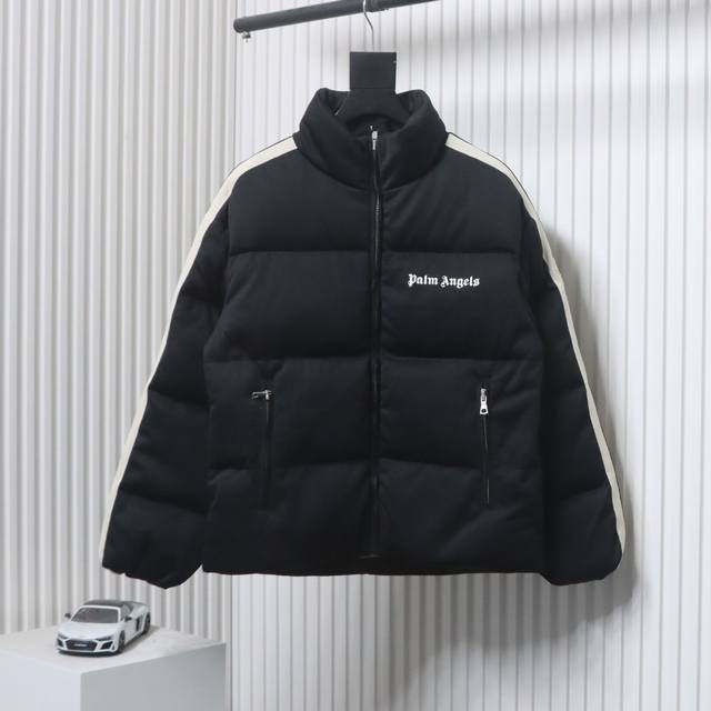 Moncler X Palm Angels 蒙口pa联名 Fw21 徽标彩条刺绣logo羽绒服外套 Moncler Genius邀集众多当红设计师以品牌经典的羽