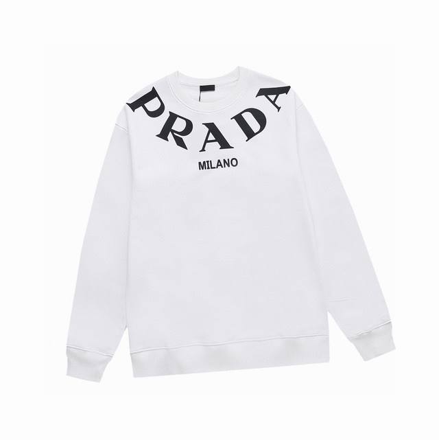 普拉达 Prada 秋冬新品 经典环绕大字母印花圆领卫衣 面料精选100%优质400G纯棉毛圈材质，柔软亲肤，颜色是最最经典的黑白设计，真的很耐看，领口大log