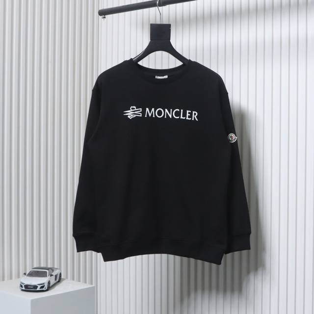 Moncler 蒙口 经典植绒字母logo圆领卫衣 420克重纯棉面料毛圈底定制32支2*2螺纹 成衣两遍水洗处理 面料舒适亲肤无异感 定制定染面料 纺织密度高