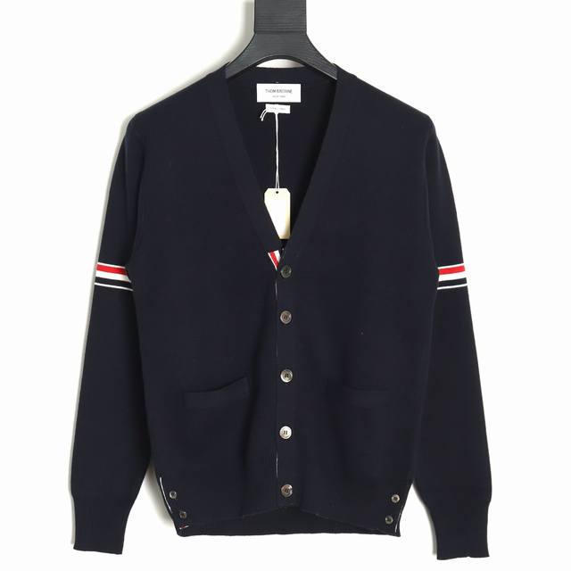 Thom Browne Tb 汤姆布朗 21Fw 双袖织带袖标开衫毛衣 本产品跟据原版采用100%长绒棉，使用四空工艺德国进口7.2超紧密度鼓波四平针法编制而成