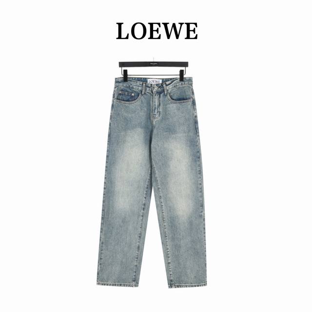 Loewe 罗意威 经典简约牛仔裤 今年为止做的最牛逼的牛仔裤，重度水洗工艺，暗藏玄机的细节非常多，这次主推的裤子无论是版型还是上身都太完美，不如去做20件短袖