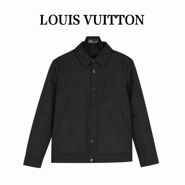 Louisvuitton 路易威登经典镂空老花薄棉外套 贸易渠道稀出，海外精品限量销售。户外产品的典范，这款夹棉外套兼备温暖且轻盈的特质。 最新款专柜同款首发，