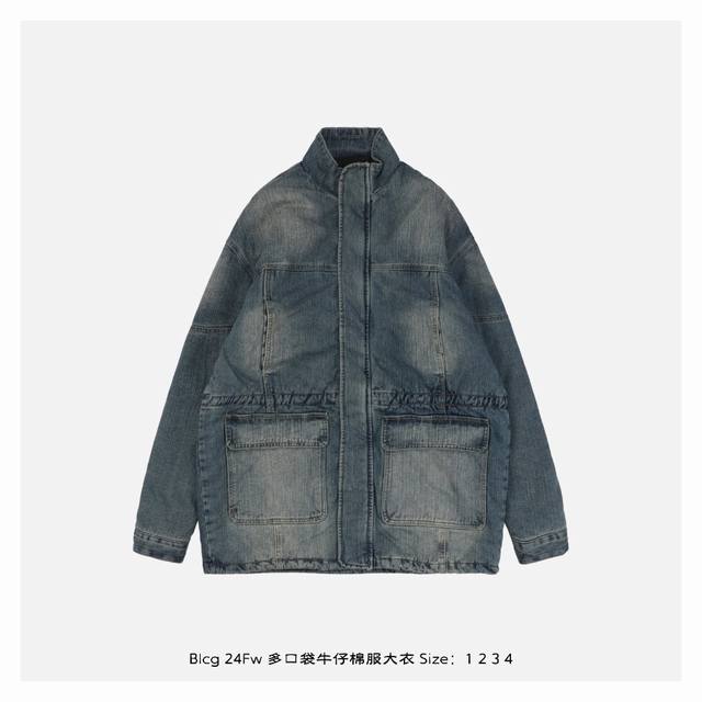 Balenciaga 巴黎世家 24Fw 多口袋牛仔棉服大衣 商场4W购入原版，定织重磅高克重竹节牛仔面料，面料成分采用90%棉+10%粘纤，经过多次漂染马骝对