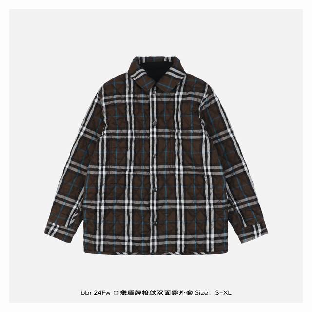 Burberry博柏利 24Fw 口袋盾牌格纹双面穿外套-背面 客供聚酯纤维细纹棉面料，区别普通棉纱面料，绗缝菱形的肌理纹路清晰细腻，类似于厚实牛津帆布的视觉，