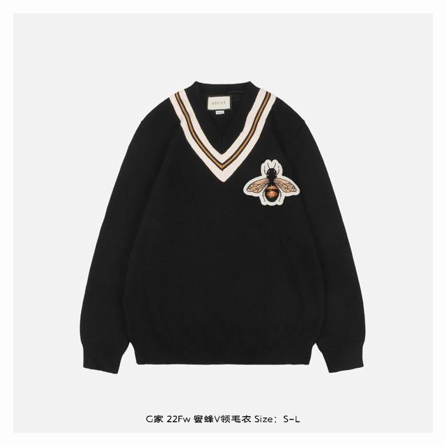 Gucci 古驰 22Fw 蜜蜂v领毛衣 选用了客供进口85%棉+15%羊毛混纺纱线织制而成，面料质感温润厚实，触感柔软细腻，表面粗针织法针织肌理，贴身穿着给你