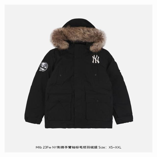 Mlb 23Fw Ny刺绣手臂袖标毛领羽绒服 多功能机能风 多口袋工装系列经典款，真毛毛领采用貉子毛，户外防寒可以抵御寒风，这款羽绒服运用了双层防绒内胆设计，防