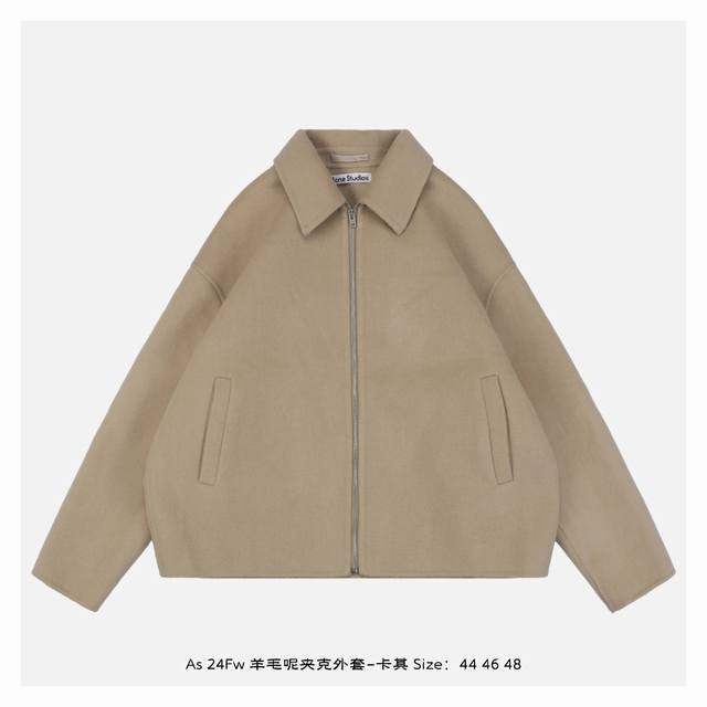 Acne Studios 24Fw 羊毛呢夹克外套-卡其 北欧极简风格，注重简约、实用和舒适，产品设计强调功能性和舒适性，同时注重细节和剪裁，追求精致和高品质，