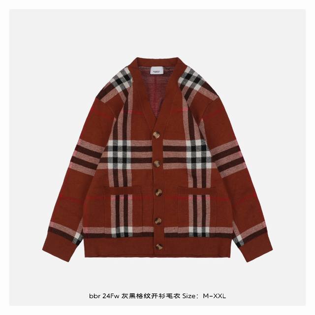 Burberry 博柏利 24Fw 灰黑格纹开衫毛衣 采用混纺材质面料，柔顺保暖，抗起球性能好，采用进口无缝电脑横机全卷边编织，单件机编时间超过90分钟，胚身+