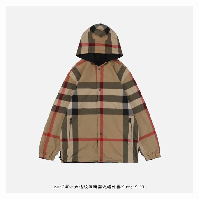 Burberry 博柏利 24Fw 大格纹双面穿连帽外套-正面 A面采用纯色设计，前胸饰有bur立体硅胶徽标饰牌，按扣开襟、抽绳式连帽与衣摆、按扣式贴边侧袋，B