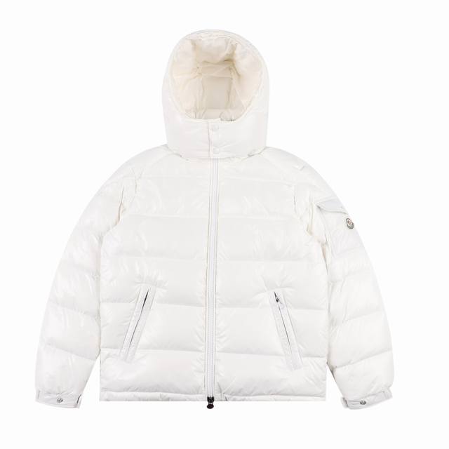 天花板 Moncler 蒙口 #Maya玛雅 陈奕迅明星同款 羽绒服 经典中的典范#07#男女款！采用尼龙制成搭配标志性长方格绗缝，是moncler风格典范。跨