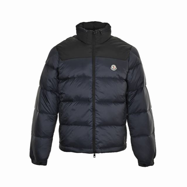 Moncler 蒙口 24Fw 贴标拼接色立领羽绒服 新国标80绒 帽子可隐藏 面料：采用原版一致客供聚酯纤维尼龙面料 增加三防工艺 防风防水 填充：填充物为新