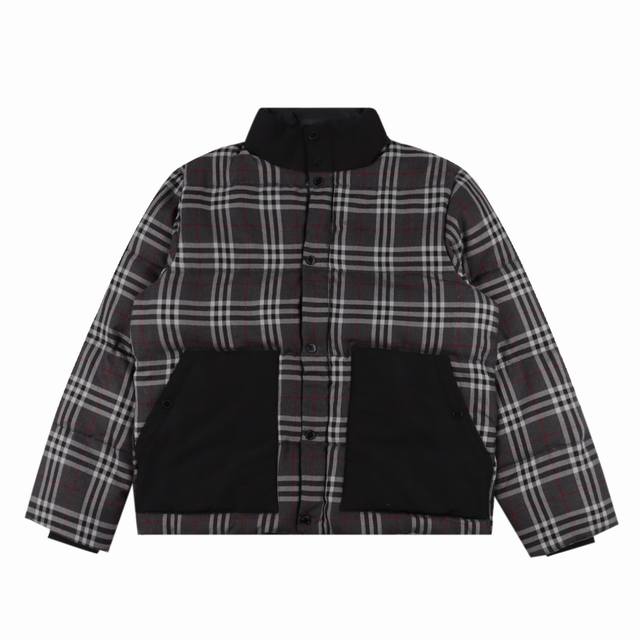 Burberry 博柏利 24Fw 双口袋格纹羽绒服 米色采用原版一比一聚酯纤维面料，对色对格，颜色和密度都达到最大程度的还原，炭灰色采用纯棉羊毛毛呢面料，一米