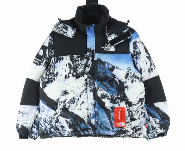 Supreme X The North Face 北面tnf 联名款雪山羽绒服 The North Face 的字面含义为山的最寒冷、最艰难一面。它也是the