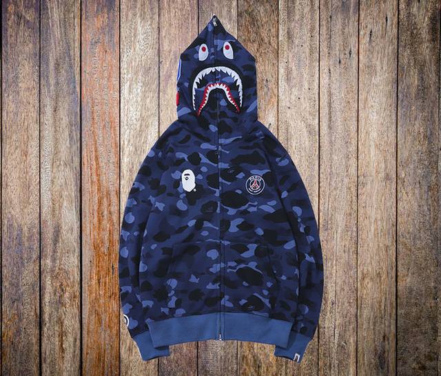 上新★轻奢推介 高版本 Bape X Psg巴黎圣日耳曼联名迷彩蓝卫衣 鲨鱼头潮炸街，满满的潮流味，任何人都可以完美驾驭，采用活性全棉订染定制面料，不起球不褪色