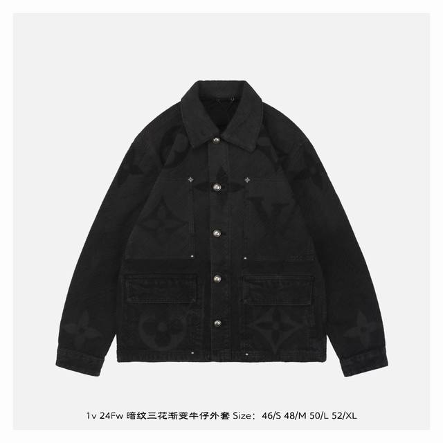 Lv 24Fw 暗纹三花渐变牛仔外套 新款束腰夹克为工装廓形融入多重标识元素，彰显品牌精湛匠艺，水洗丹宁面料呈现斜向 Epi 提花织纹，再令明暗渐变的 Mono