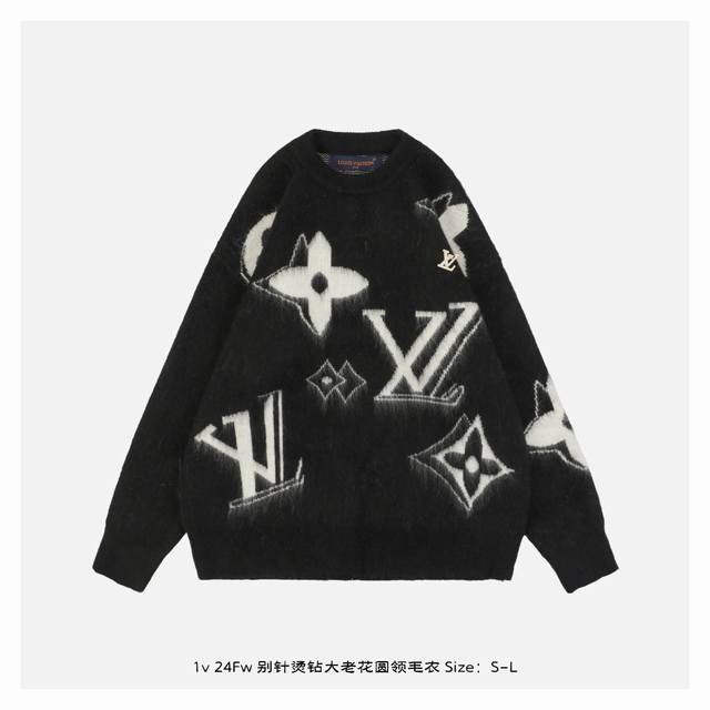 Lv 24Fw 别针烫钻大老花圆领毛衣 采用混纺材质面料，柔顺保暖，抗起球性能好，采用进口无缝电脑横机全卷边编织，单件机编时间超过90分钟，胚身+成衣两道洗水工