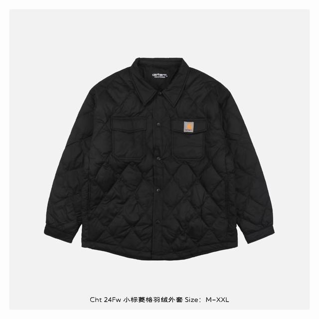 Carhartt 卡哈特 24Fw 小标菱格羽绒外套 满满的高级观感，简单而不简约，无论是面料材质上还是整体轮廓，都兼备时尚造型感和良好的御寒功效，并带来舒适的