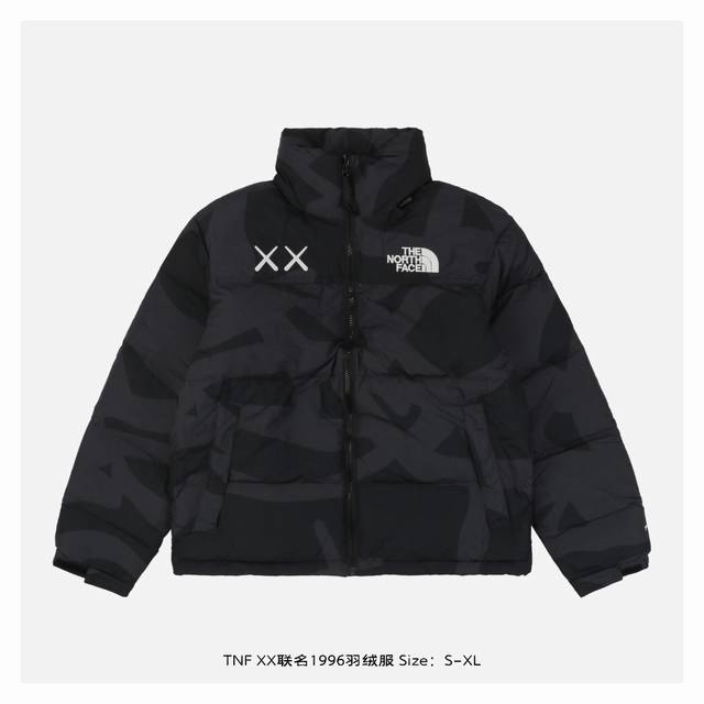 The North Face Xx联名1996羽绒服 满满的高级观感，简单而不简约，无论是面料材质上还是整体轮廓，都兼备时尚造型感和良好的御寒功效，并带来舒适的