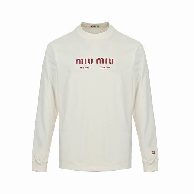 Miu Miu 缪缪 24Fw 胸前logo刺绣图案长袖t恤 面料采用高克重300G重精梳棉，定制1:1螺纹， 面料舒适亲肤无异感，定制定染面料，纺织密度高，垂