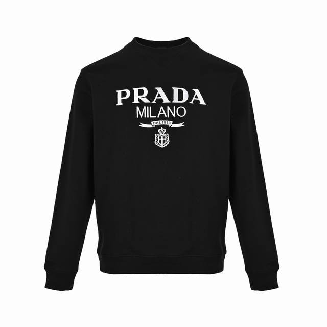 Prada 普拉达 23Fw 刺绣logo圆领卫衣 面料精选100%优质400G纯棉毛圈材质，柔软亲肤，颜色是最最经典的黑白设计，真的很耐看，胸前徽标logo刺