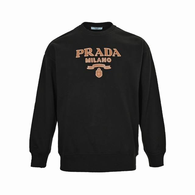 Prada 普拉达 24Fw 拼皮logo刺绣圆领卫衣 420克重纯棉面料毛圈底定制32支2*2螺纹 成衣两遍水洗处理 面料舒适亲肤无异感 定制定染面料 纺织密