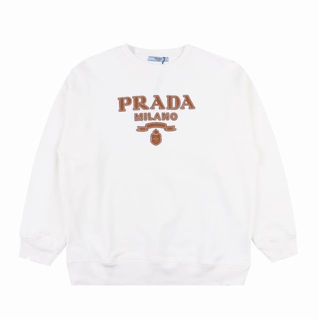 Prada 普拉达 24Fw 拼皮logo刺绣圆领卫衣 420克重纯棉面料毛圈底定制32支2*2螺纹 成衣两遍水洗处理 面料舒适亲肤无异感 定制定染面料 纺织密