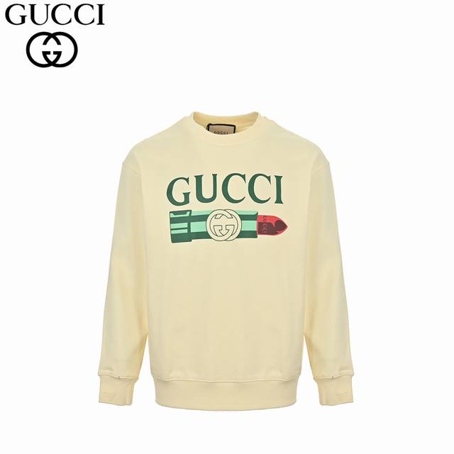 Gucci 古驰 24Fw 口红印花圆领卫衣 选用客供定制针织 %纯棉面打造,面料手感细腻，厚实有质感的纯棉布 高密度的机织工艺，如棉絮般柔紧致舒适 有挺括感，