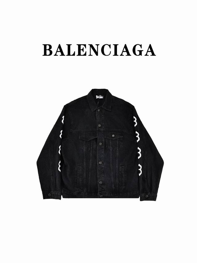 Balenciaga 巴黎世家 23Fw 双b手绘涂鸦印花牛仔外套 采用定织重磅牛仔面料高克重。独立五金开模成衣重工水洗成。 目前为止所有巴黎牛仔里里面最好看又